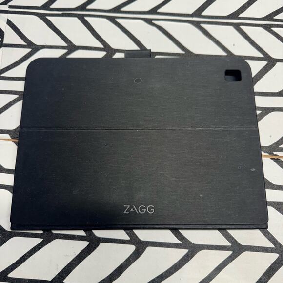 Black Zagg IPad Case with keyboard - Picture 3 of 3